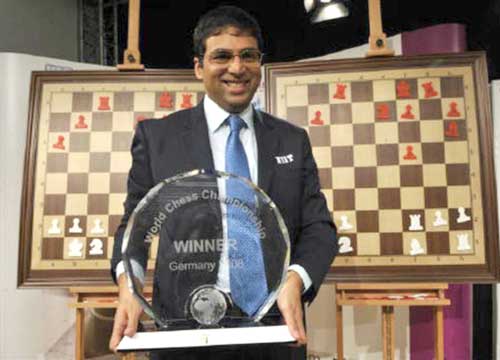 World chess champion Viswanathan Anand of India holds a trophy at an award  presentation ceremony of the FIDE World Chess Championship in Moscow,  Russia, Thursday, May 31, 2012. Anand oretained his title