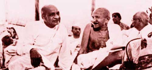 sardar-vallabhbhai-patel-with-gandhiji